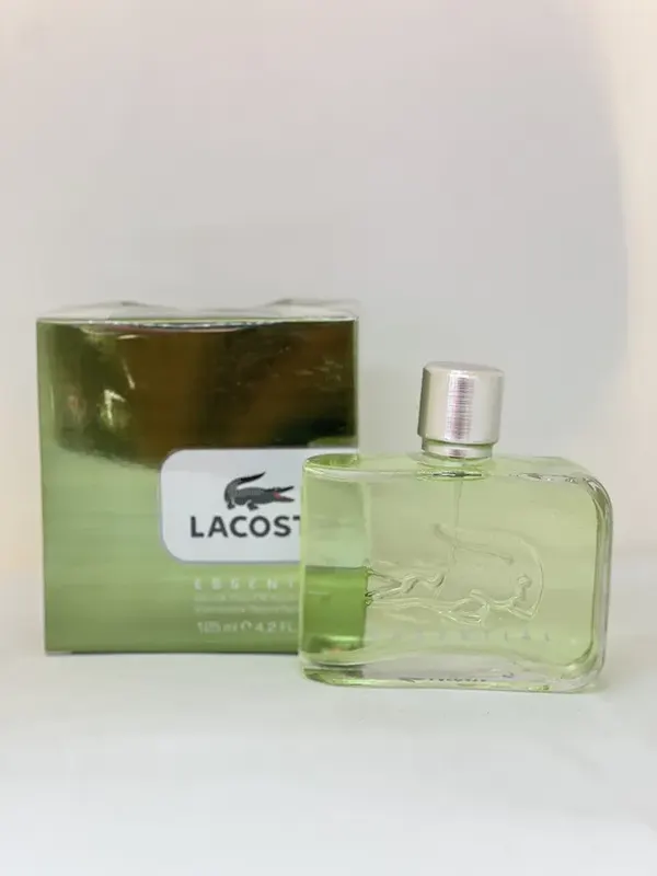 Lacoste Essential